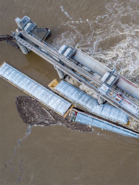 Barge Carrying 1400 Tons Of Highly Flammable Methanol Stuck In Ohio