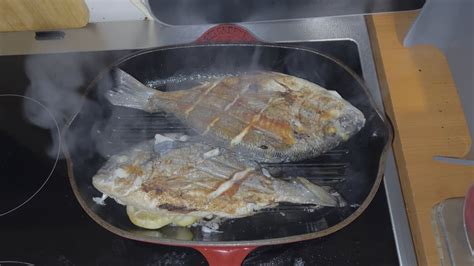 2 Tsipoura Fish Gilthead Sea Bream In The 32 Cm 125 Inch Oval Grill