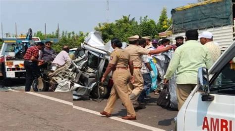 Satara Accident ।ट्रक आणि कारचा भीषण अपघात