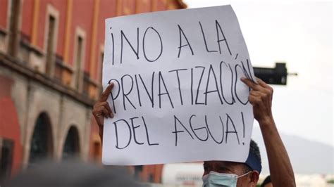 Activistas se manifiestan en contra de la Ley de Aguas que se discutirá