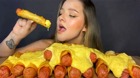 Asmr Enroladinhos De Salsicha Cobertos De Molho De Queijo Mukbang