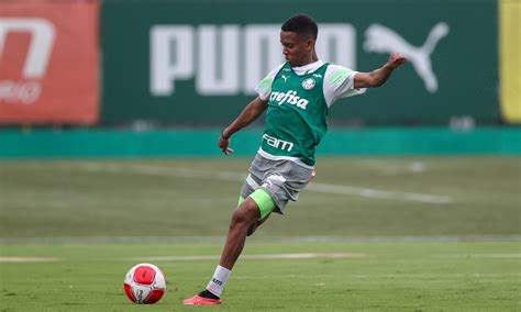 Palmeiras treina presença de Estêvão que projeta temporada