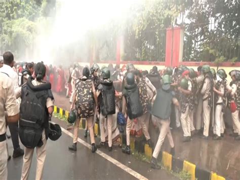 Patna Bihar Police Use Water Cannons To Disperse Anganwadi Protesters