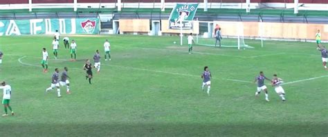 Fluminense Bate Chapecoense Por 2 A 0 E Volta A Vencer No Brasileiro