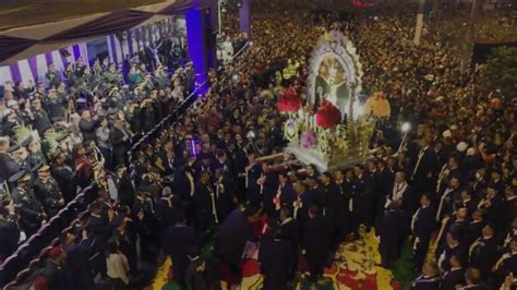 Policía Nacional rinde homenaje al Señor de los Milagros en el Cercado