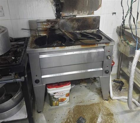 Princípio de incêndio em fritadeira é registrado em cozinha de posto de