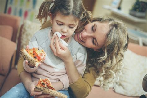 Experten fordern umfassendes Werbeverbot für Kinderlebensmittel