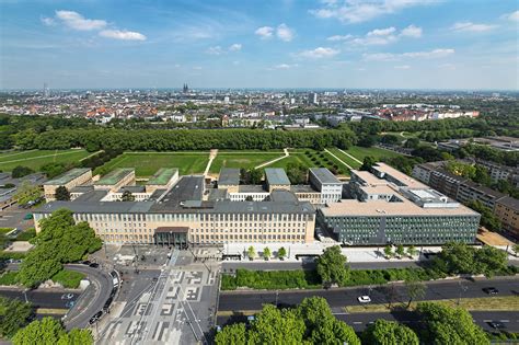 Dreier Auf Dem Campus Telegraph