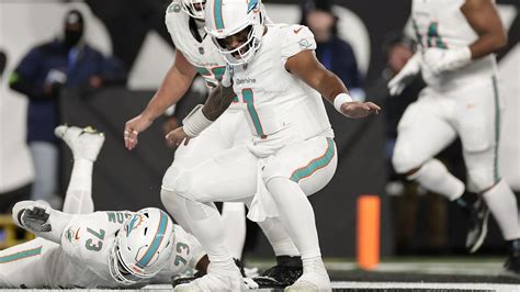 Tua, Miami Dolphins defeat New York Jets for 8th win