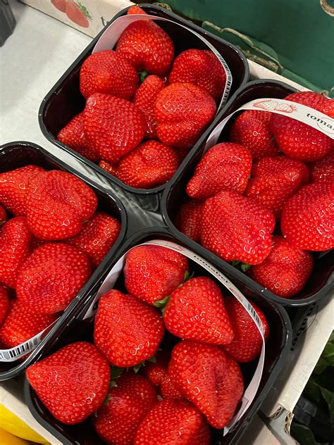 Dutch Strawberries Per Tub Coxs Boxes