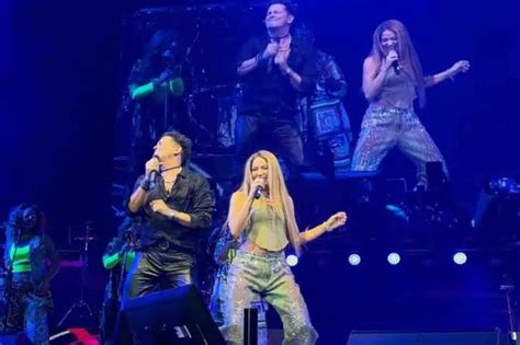 Shakira Irrumpe En El Concierto De Carlos Vives En Miami Y Lo Sorprende