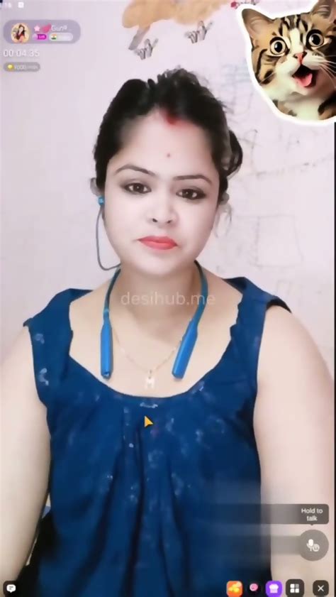 Unsatisfied Bengali Boudi Showing Boobs And Pussy On Live