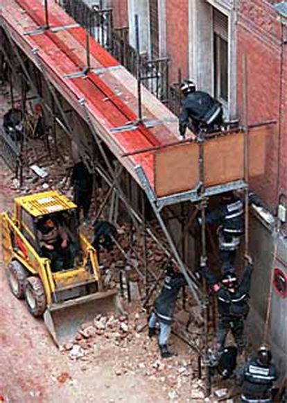 Dos Obreros Mueren En Madrid Al Desplomarse El Edificio En El Que