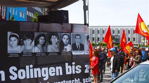 Jahre Nach Anschlag Solingen Gedenkt Der Opfer