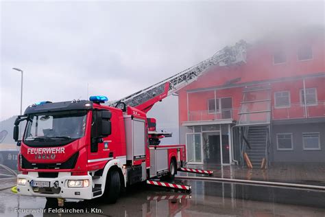 Lagerhalle In Vollbrand Freiwillige Feuerwehr Feldkirchen I Ktn