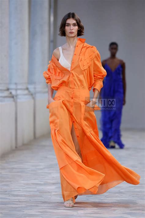 Alberta Ferretti Ready To Wear Spring Summer 2025 Milan - NOWFASHION