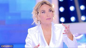 Barbara D Urso la verità sull addio a Mediaset minacce ai piani alti