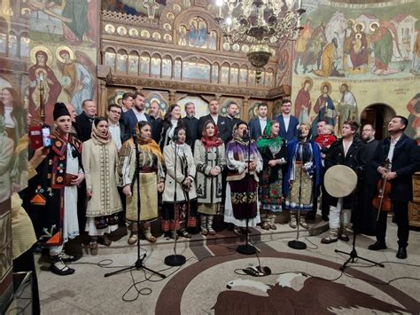 COLINDE ȘI BUCURIE ÎN PRAG DE CRĂCIUN Ultimele noutăți Parohia