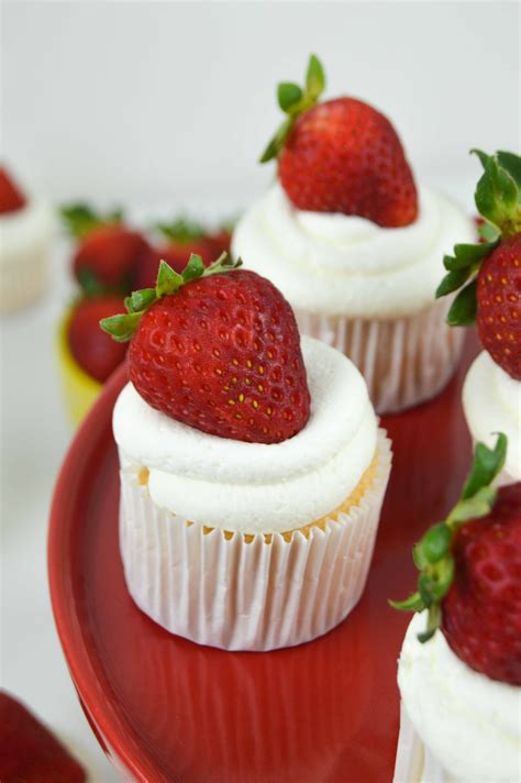 Strawberry Shortcake Cupcakes - RecipeChatter