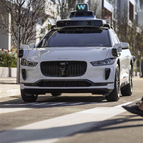 This Is What It’s Like to Ride in a Waymo Driverless Car