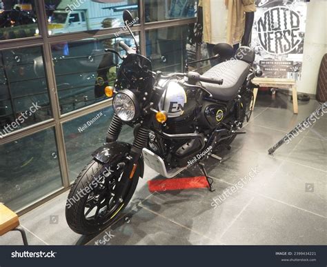 24 Royal Enfield Hunter Black Images, Stock Photos, 3D objects, & Vectors | Shutterstock