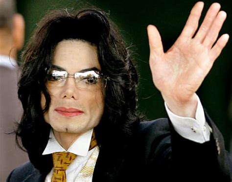 Após quatro anos de sua morte Michael Jackson é novamente acusado de