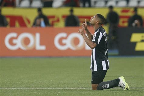 Botafogo x Flamengo confira imagens do clássico pelo Campeonato