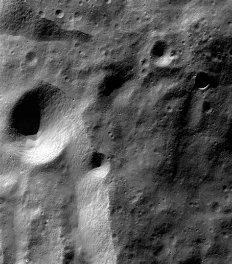 ESA - Chandrayaan-1 starts observations of the Moon