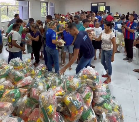 Prefeitura De Santa In S Distribui Toneladas De Alimentos Em A O Da