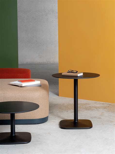 Puck Lounge Poufs From Enea Architonic