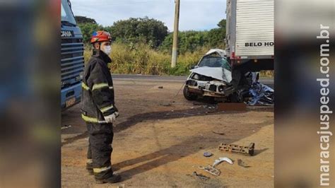 Motorista De Carro Bate Em Caminh O E Morre C Rebro Arrancado Em