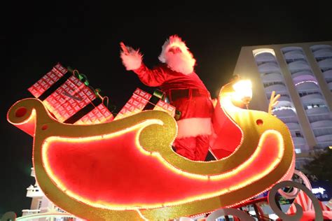 M S De Mil Personas Disfrutan Del Desfile Navide O Coca Cola En Mazatl N