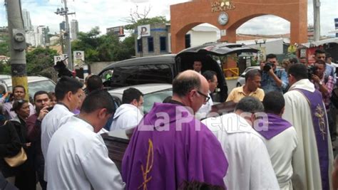 Hondureños dan último adiós al padre Antonio Quetglas