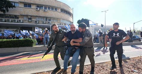 Haaretz Photographer Forcibly Detained By Police While Covering Protest Israel News