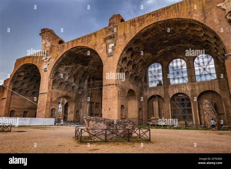 Basilica of Maxentius and Constantine (Basilica di Massenzio) ruins in ...