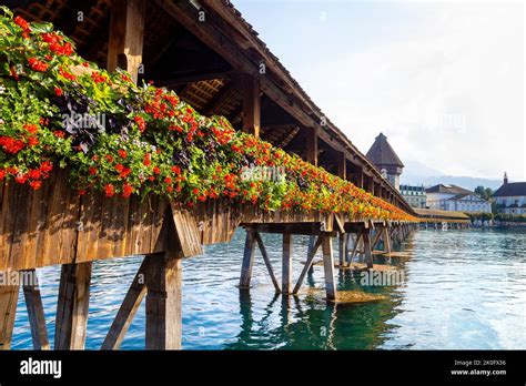 Ltester Berdachter Holzsteg In Europa Fotos Und Bildmaterial In