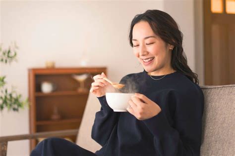 Few People Do It But Drinking Hot Water On An Empty Stomach Could Transform Your Belly