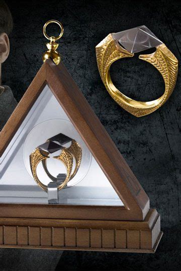 Lord Voldemort´s Horcrux Ring (gold-plated) / Harry Potter Replica 1/1 ...