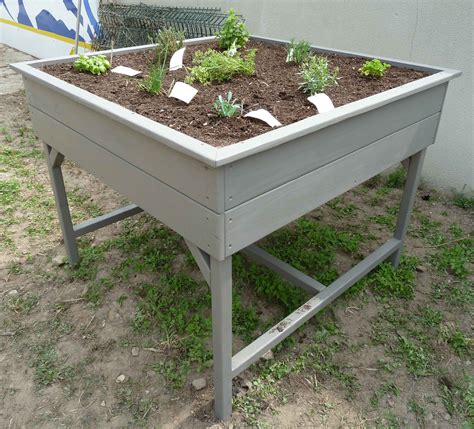 Carr Potager Sur Lev Coloris Taupe X X En Bois De Douglas O