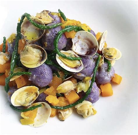 Gnocchi Di Patate Viola Con Vongole Zucca E Salicornia Virginia