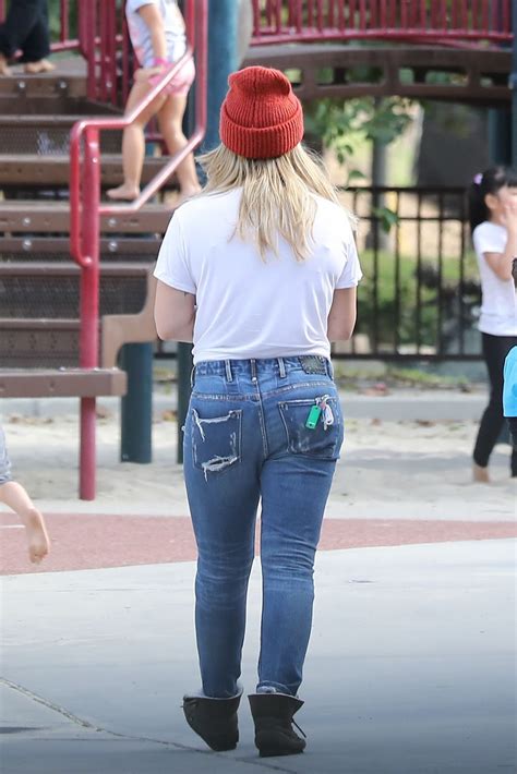 Hilary Duff In Ripped Jeans Out At A Park In Beverly Hills October 16 2016 Celebs Today