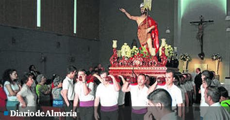 Misa y procesión ponen el broche de oro a las fiestas en las 200 viviendas