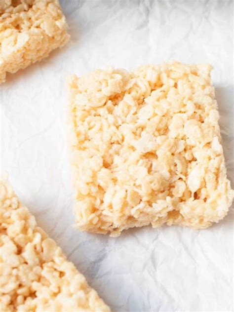 Rice Crispy Treats with Marshmallow Fluff {super easy recipe!}