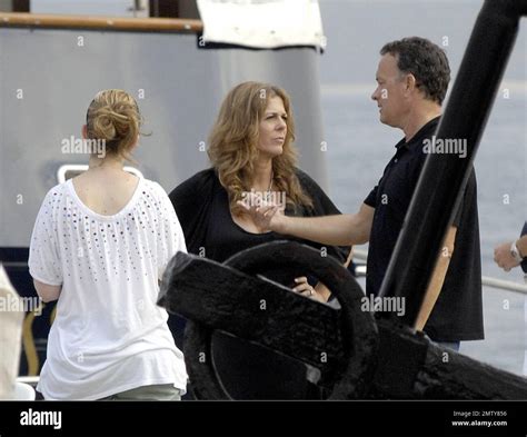 El Actor Tom Hanks Y Su Esposa Rita Wilson Se Unen Al Magnate De La