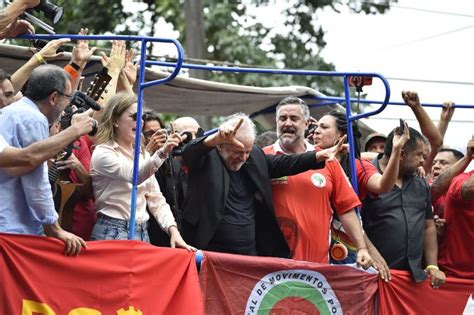 Lula ironiza Bolsonaro em discurso Leão velho e escarafunchado