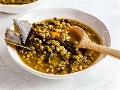 Chinese Mung Bean Soup (green bean soup) | Foodaciously