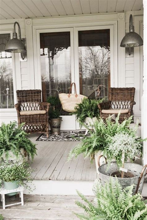 Stunning Spring Front Porch Decoration Ideas 07 HOMYHOMEE