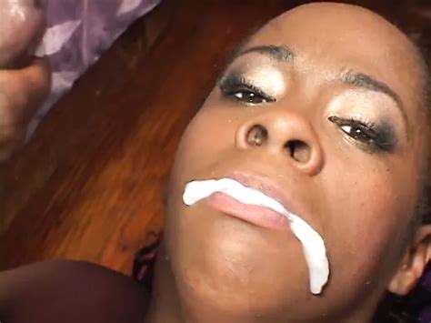 Curvil Nea Milf Tem Sua Boceta Peluda Fodida E Engole Porra Xhamster