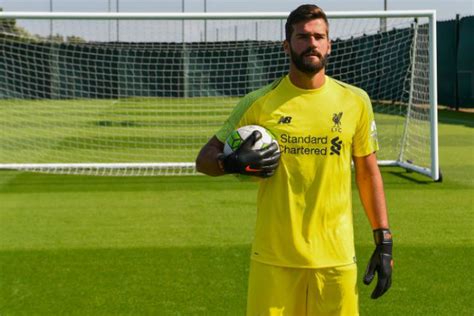 Técnico do Liverpool projeta estreia de Alisson para 4 de agosto