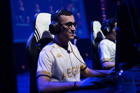 Esport League Of Legends Aegis Sur Un Nuage Solary Se R Veille